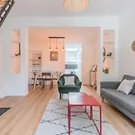 2 Bedroom House W/ Terrace, Near Train Stations & Metro Casa de hóspedes Lille