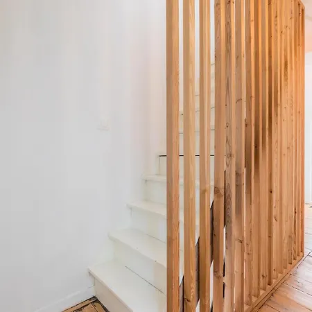 Guest house 2 Bedroom House W/ Terrace, Near Train Stations & Metro Lille