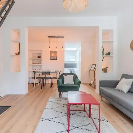 2 Bedroom House W/ Terrace, Near Train Stations & Metro Pensionat Lille