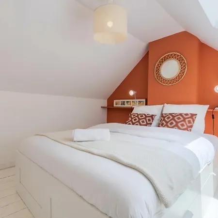 Guest house 2 Bedroom House W/ Terrace, Near Train Stations & Metro Lille