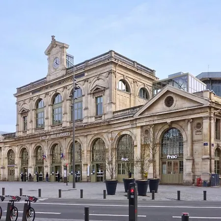 2 Bedroom House W/ Terrace, Near Train Stations & Metro Guest house Lille
