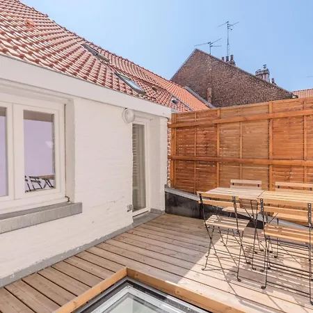 Guest house 2 Bedroom House W/ Terrace, Near Train Stations & Metro Lille