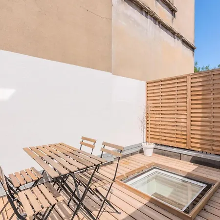 2 Bedroom House W/ Terrace, Near Train Stations & Metro