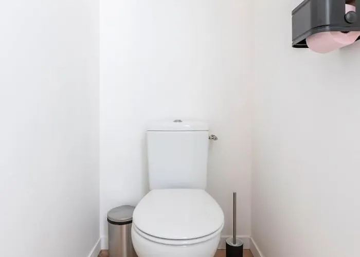 2 Bedroom House W/ Terrace, Near Train Stations & Metro Affittacamere Lilla