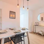 2 Bedroom House W/ Terrace, Near Train Stations & Metro 3* ליל