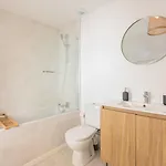 2 Bedroom House W/ Terrace, Near Train Stations & Metro בית הארחה 3*