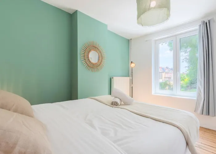 2 Bedroom House W/ Terrace, Near Train Stations & Metro Gasthuis Rijsel