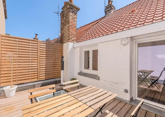 Gasthuis 2 Bedroom House W/ Terrace, Near Train Stations & Metro 3*