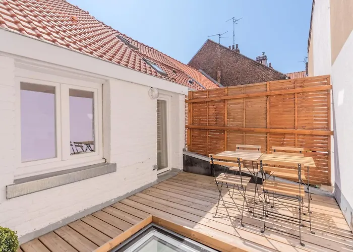 Gasthuis 2 Bedroom House W/ Terrace, Near Train Stations & Metro Rijsel